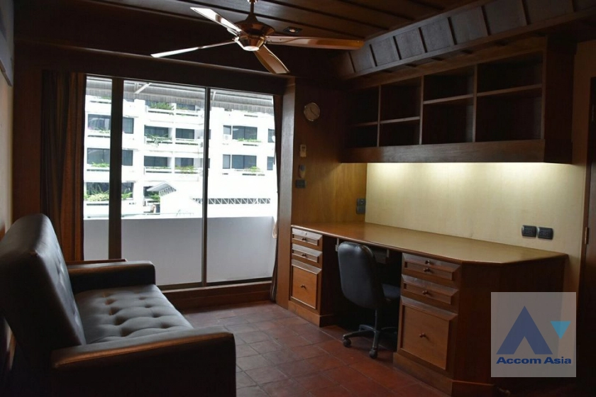  2 Bedrooms  Condominium For Rent in Silom, Bangkok  near BTS Chong Nonsi (AA32687)