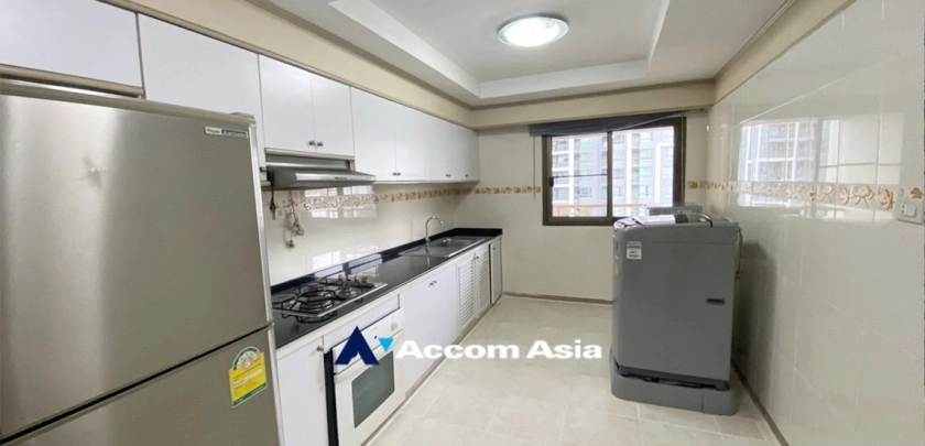 Pet friendly |  3 Bedrooms  Apartment For Rent in Sukhumvit, Bangkok  near BTS Phrom Phong (AA32712)