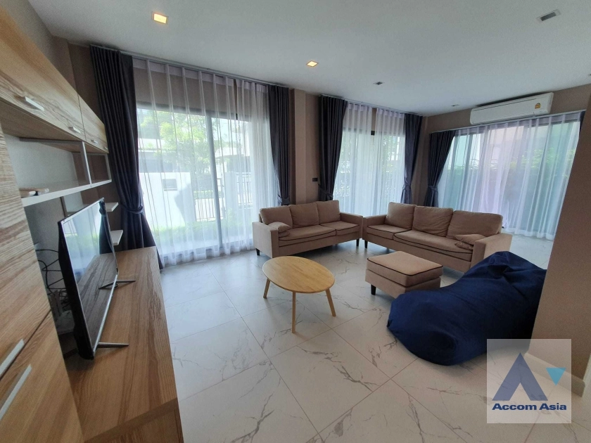  3 Bedrooms  House For Rent & Sale in Phaholyothin, Bangkok  (AA32722)