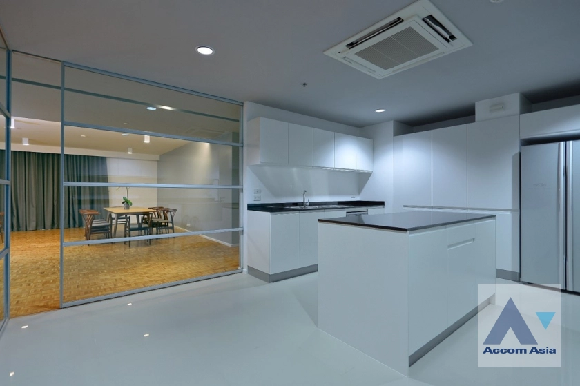 Pet friendly |  3 Bedrooms  Apartment For Rent in Sukhumvit, Bangkok  near BTS Phrom Phong (AA32747)