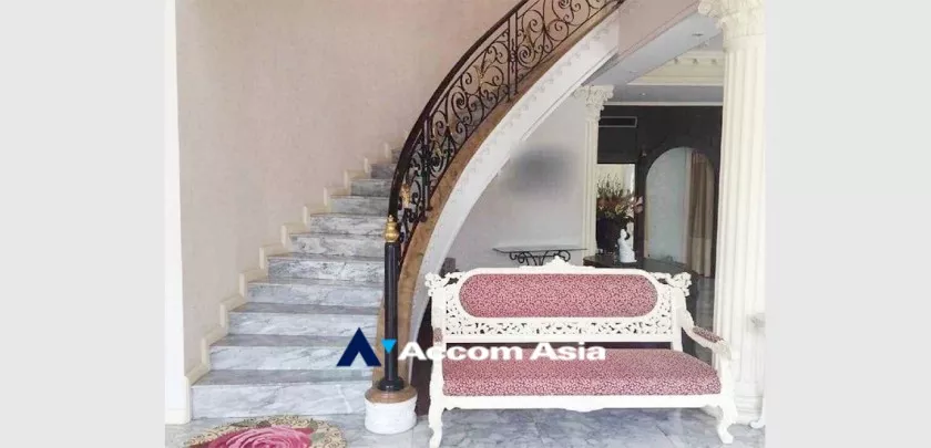 12  15 br House For Sale in Pattanakarn ,Bangkok ARL Hua Mak AA32753