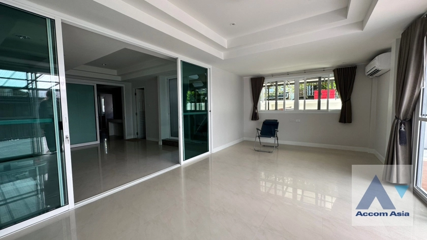  2  5 br House For Sale in sukhumvit ,Bangkok BTS Ekkamai - BTS Phra khanong AA32755