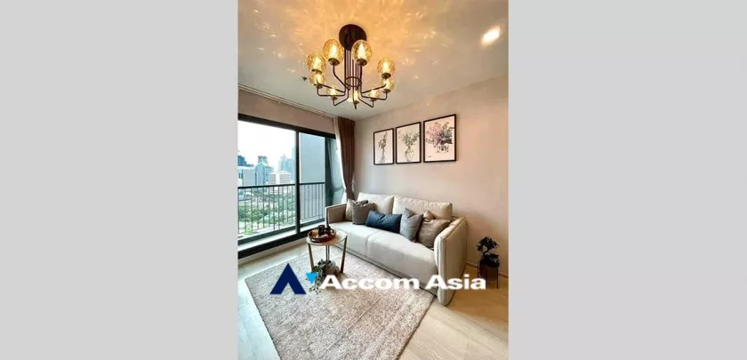  2 Bedrooms  Condominium For Rent in Ploenchit, Bangkok  near BTS Ploenchit (AA32758)