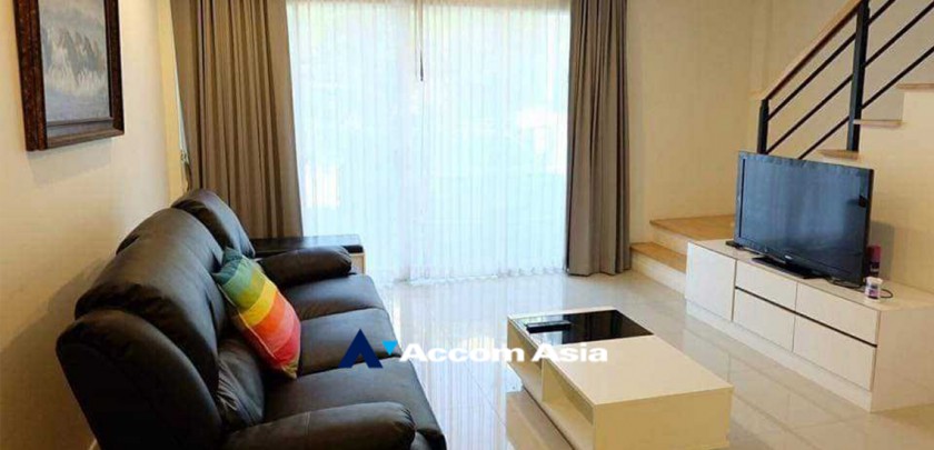  3 Bedrooms  Townhouse For Rent in Sukhumvit, Bangkok  near BTS Bang Chak (AA32783)