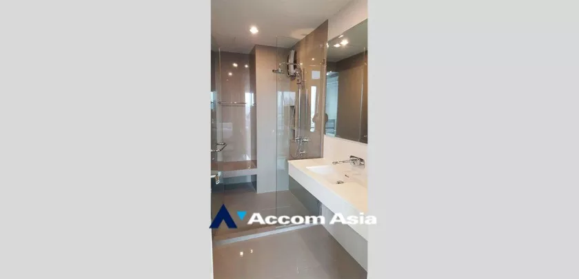  1 Bedroom  Condominium For Rent in Sukhumvit, Bangkok  near BTS Ekkamai (AA32797)