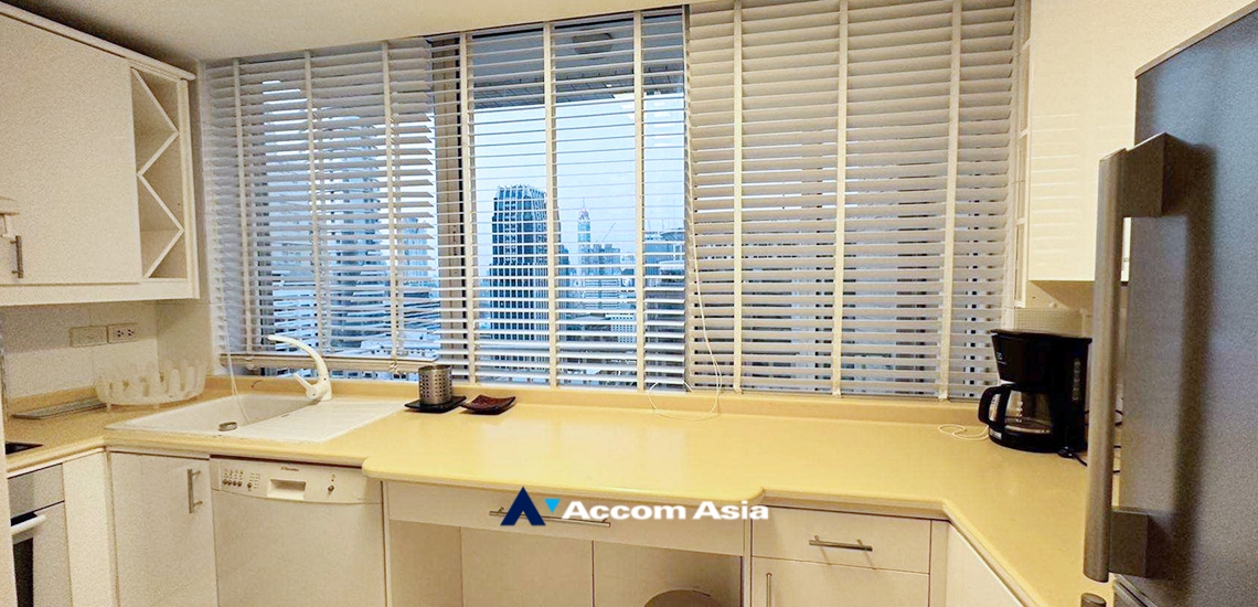  2 Bedrooms  Condominium For Rent in Ploenchit, Bangkok  near BTS Chitlom (AA32817)