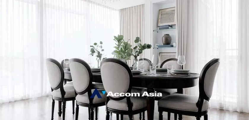  4 Bedrooms  Condominium For Rent in Ploenchit, Bangkok  near BTS Ploenchit (AA32830)