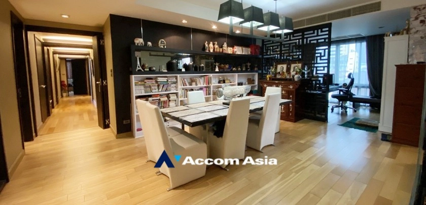  4 Bedrooms  Condominium For Sale in Sukhumvit, Bangkok  near BTS Phrom Phong (AA32836)