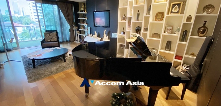  4 Bedrooms  Condominium For Sale in Sukhumvit, Bangkok  near BTS Phrom Phong (AA32836)