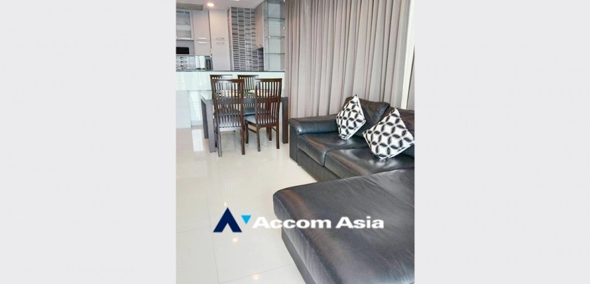  2 Bedrooms  Condominium For Rent in Ploenchit, Bangkok  near BTS Ratchadamri (AA32877)