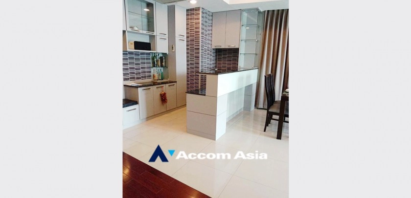  2 Bedrooms  Condominium For Rent in Ploenchit, Bangkok  near BTS Ratchadamri (AA32877)