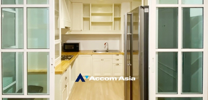  2 Bedrooms  Condominium For Sale in Sukhumvit, Bangkok  near BTS Phrom Phong (AA32918)