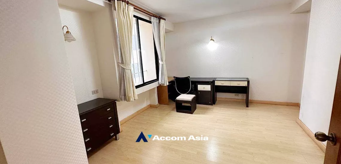 Pet friendly |  2 Bedrooms  Condominium For Rent & Sale in Sukhumvit, Bangkok  near BTS Asok - MRT Sukhumvit (24712)