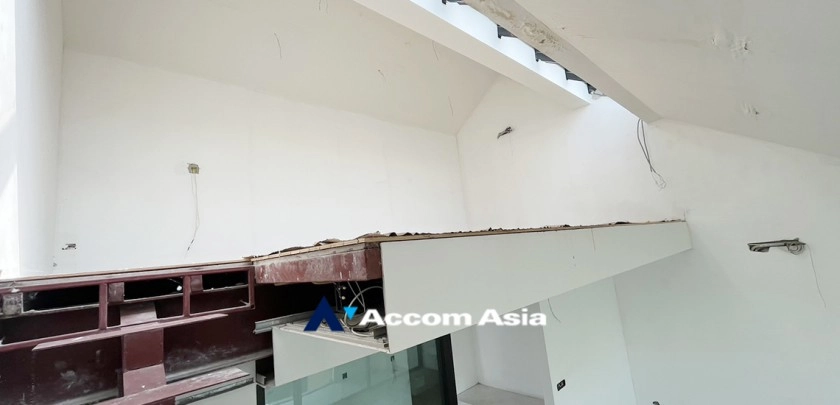  1  5 br Townhouse For Sale in Sukhumvit ,Bangkok BTS Phrom Phong at Moon Terrace Village AA32935