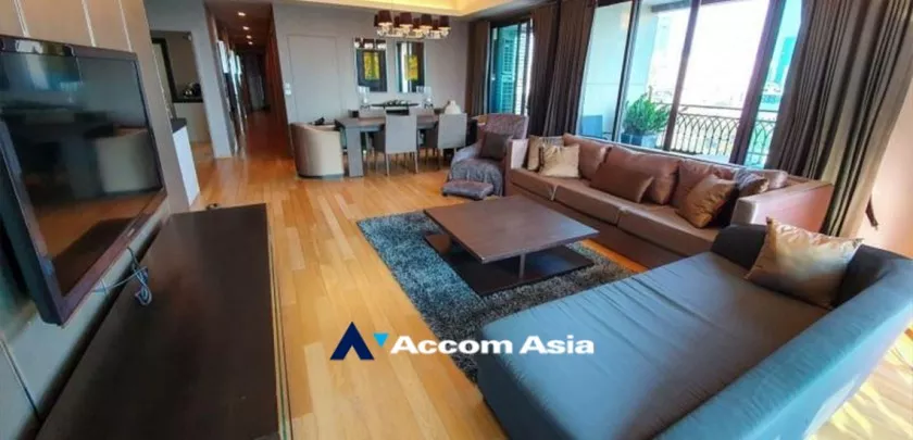  3 Bedrooms  Condominium For Rent in Ploenchit, Bangkok  near BTS Ploenchit - MRT Lumphini (AA32946)