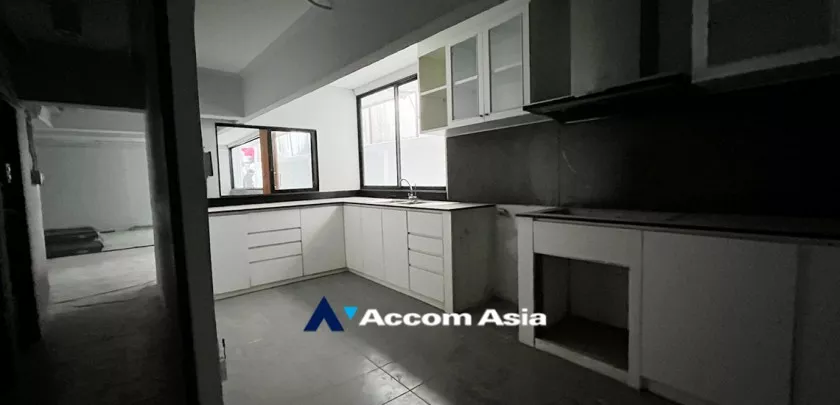 22  House For Rent in Sukhumvit ,Bangkok BTS Phrom Phong AA32949