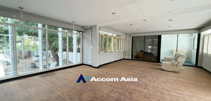 9  House For Rent in Sukhumvit ,Bangkok BTS Phrom Phong AA32949