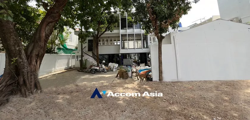  2  House For Rent in Sukhumvit ,Bangkok BTS Phrom Phong AA32949