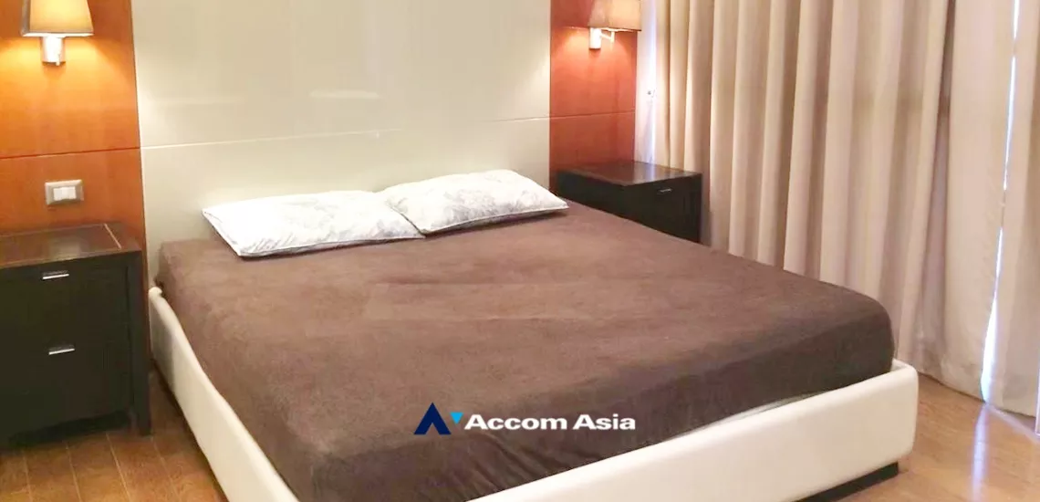  2 Bedrooms  Condominium For Sale in Sukhumvit, Bangkok  near BTS Phrom Phong (AA33058)