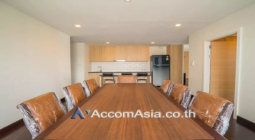  3 Bedrooms  Apartment For Rent in Sukhumvit, Bangkok  near BTS Phrom Phong (14727)