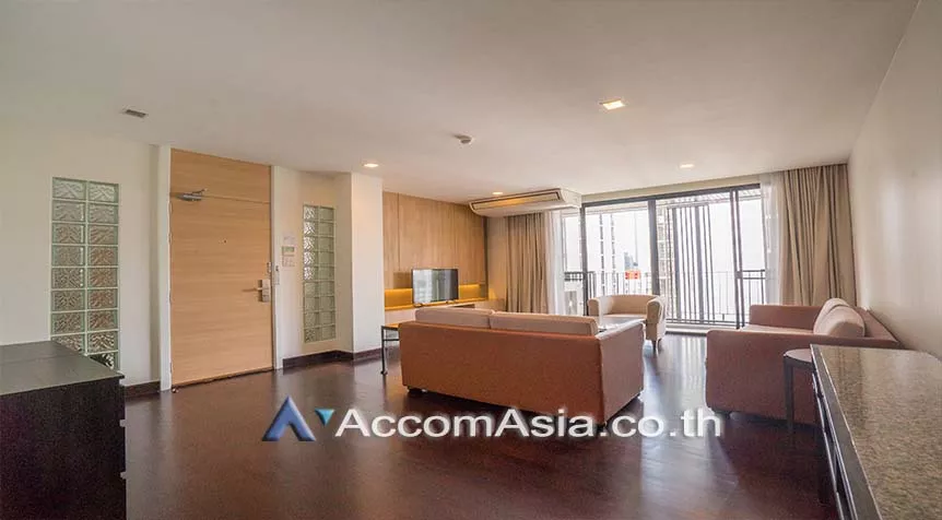  3 Bedrooms  Apartment For Rent in Sukhumvit, Bangkok  near BTS Phrom Phong (14727)