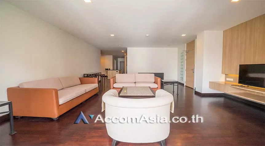  3 Bedrooms  Apartment For Rent in Sukhumvit, Bangkok  near BTS Phrom Phong (14727)