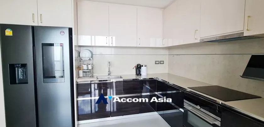  2 Bedrooms  Condominium For Rent & Sale in Sathorn, Bangkok  near BTS Surasak (AA33101)