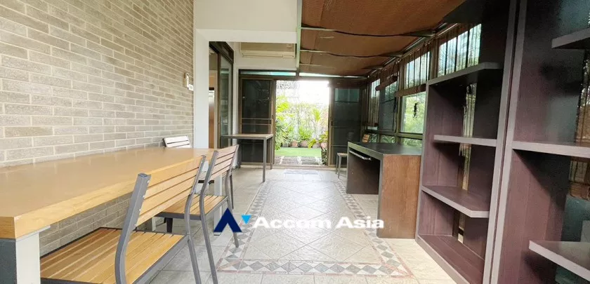 Huge Terrace |  3 Bedrooms  Condominium For Rent in Ploenchit, Bangkok  near BTS Ploenchit (AA33111)