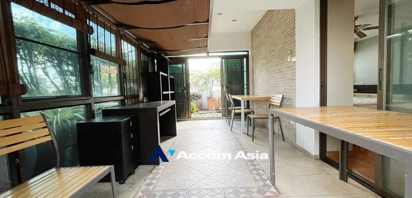 Huge Terrace |  3 Bedrooms  Condominium For Rent in Ploenchit, Bangkok  near BTS Ploenchit (AA33111)