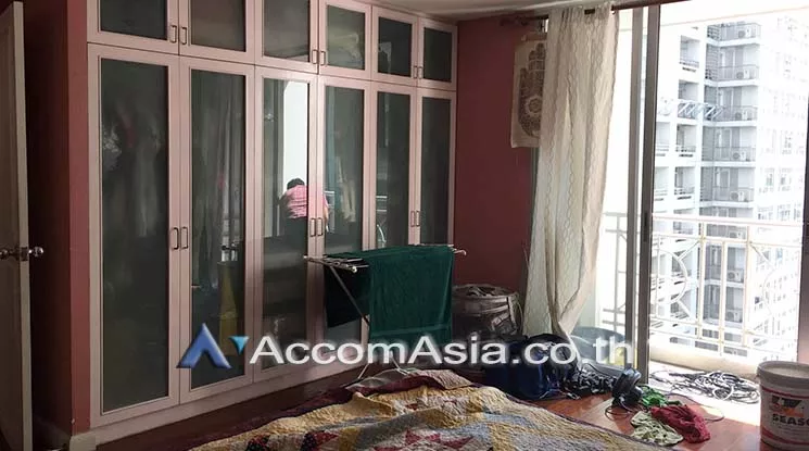  1 Bedroom  Condominium For Sale in Sukhumvit, Bangkok  near BTS Asok - MRT Sukhumvit (24730)