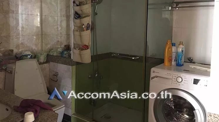  1 Bedroom  Condominium For Sale in Sukhumvit, Bangkok  near BTS Asok - MRT Sukhumvit (24730)