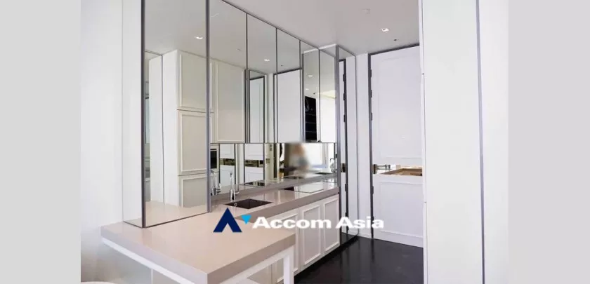  1 Bedroom  Condominium For Rent in Ploenchit, Bangkok  near BTS Chitlom (AA33125)