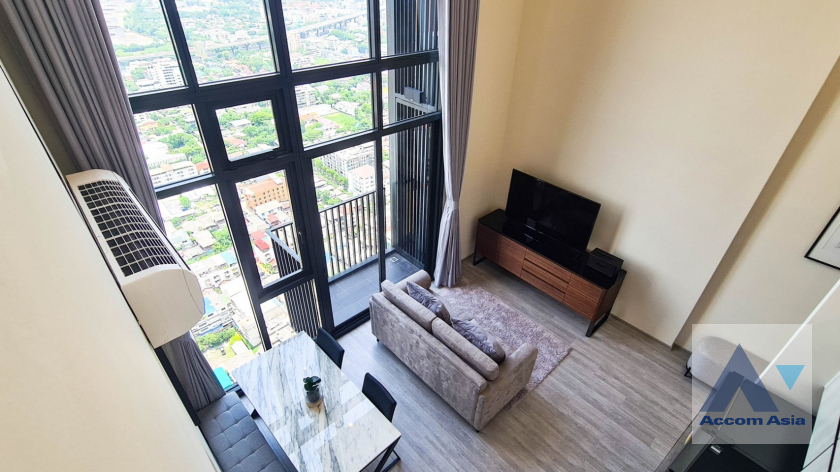  2 Bedrooms  Condominium For Rent in Sukhumvit, Bangkok  near BTS Punnawithi (AA33150)