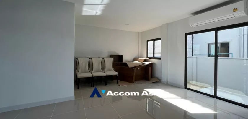  3 Bedrooms  Townhouse For Sale in ,   (AA33199)