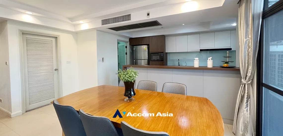  3 Bedrooms  Condominium For Rent in Sukhumvit, Bangkok  near BTS Phrom Phong (AA33205)