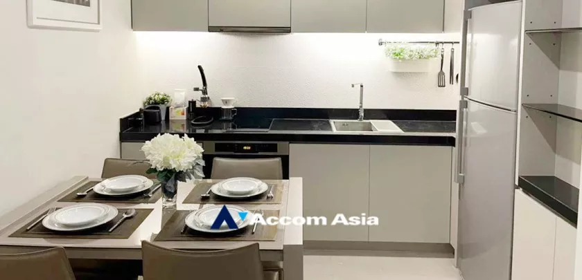  1 Bedroom  Condominium For Rent in Ploenchit, Bangkok  near BTS Ploenchit (AA33228)