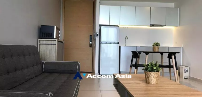  2 Bedrooms  Condominium For Rent in Sukhumvit, Bangkok  near BTS Ekkamai (AA33232)