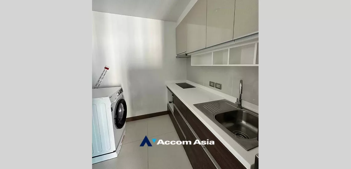  2 Bedrooms  Condominium For Rent in Sukhumvit, Bangkok  near BTS Phrom Phong (AA33238)