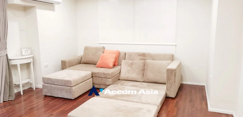  2 Bedrooms  Apartment For Rent in Sukhumvit, Bangkok  near BTS Phrom Phong (AA33251)