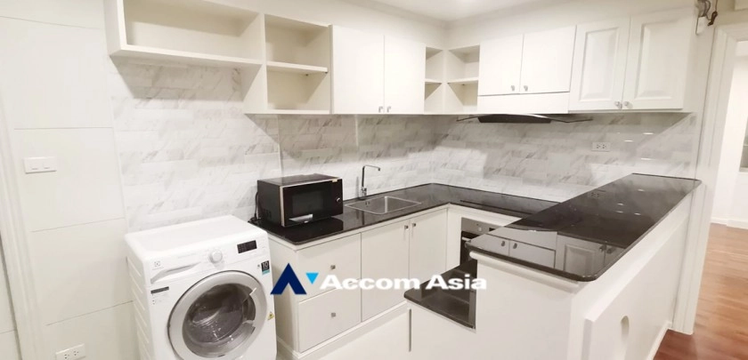  2 Bedrooms  Apartment For Rent in Sukhumvit, Bangkok  near BTS Phrom Phong (AA33251)