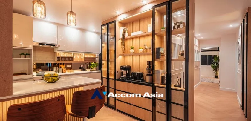  2 Bedrooms  Condominium For Sale in Sathorn, Bangkok  (AA33271)