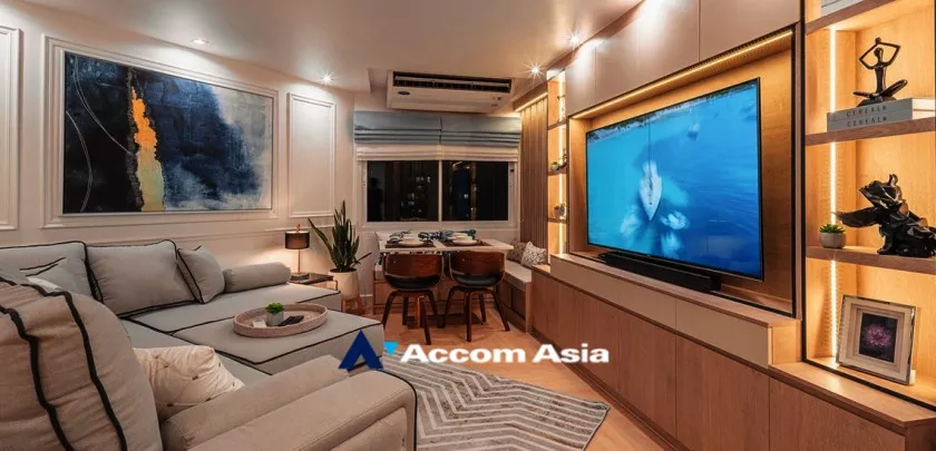  2 Bedrooms  Condominium For Sale in Sathorn, Bangkok  (AA33271)