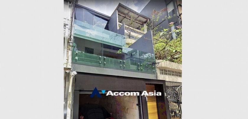  4 Bedrooms  Townhouse For Rent in Sathorn, Bangkok  near BTS Saint Louis (AA33272)