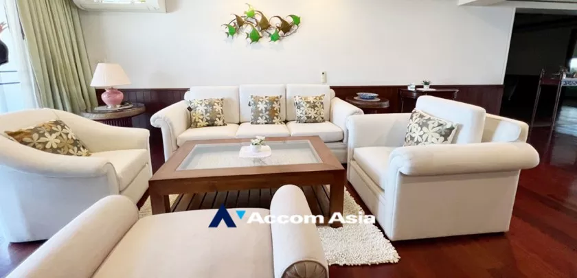  3 Bedrooms  Apartment For Rent in Sukhumvit, Bangkok  near BTS Thong Lo (AA33312)