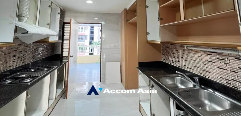 Pet friendly |  3 Bedrooms  Apartment For Rent in Sukhumvit, Bangkok  near BTS Asok - MRT Sukhumvit (AA33318)