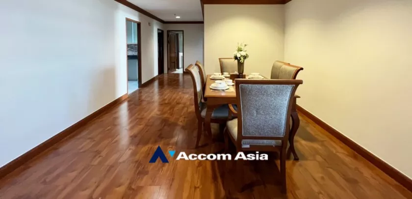 Pet friendly |  3 Bedrooms  Apartment For Rent in Sukhumvit, Bangkok  near BTS Asok - MRT Sukhumvit (AA33318)