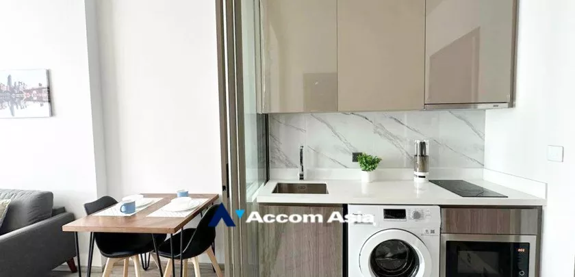  1 Bedroom  Condominium For Rent in Sukhumvit, Bangkok  near BTS Ekkamai (AA33360)