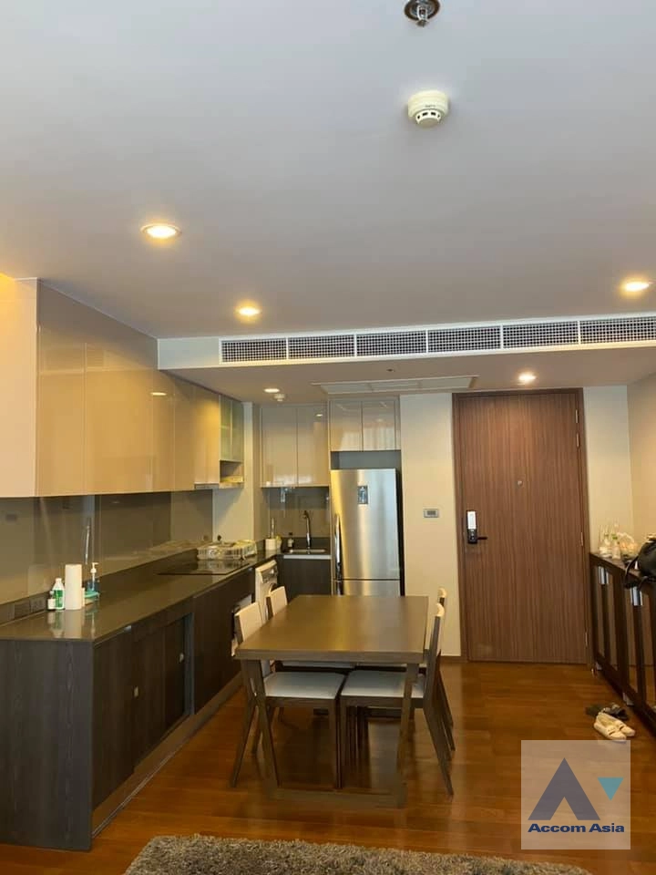 Corner Unit |  2 Bedrooms  Condominium For Rent & Sale in Sathorn, Bangkok  near BTS Chong Nonsi (AA33392)