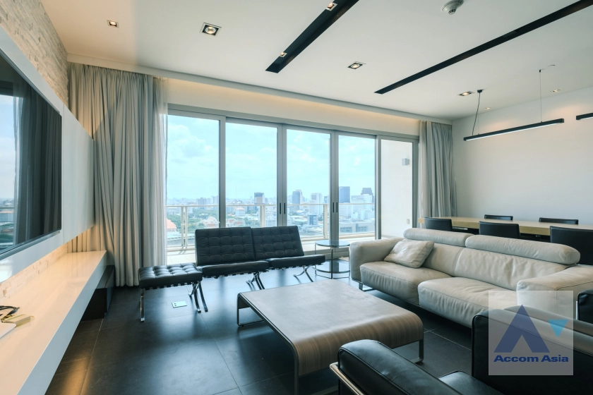  3 Bedrooms  Condominium For Rent & Sale in Ploenchit, Bangkok  near BTS Ratchadamri (AA33394)