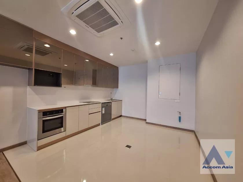 Pet friendly |  2 Bedrooms  Apartment For Rent in Sathorn, Bangkok  near BTS Chong Nonsi (AA33433)